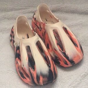 SHEIN Abstract Coral and Black Slip-On Sneakers